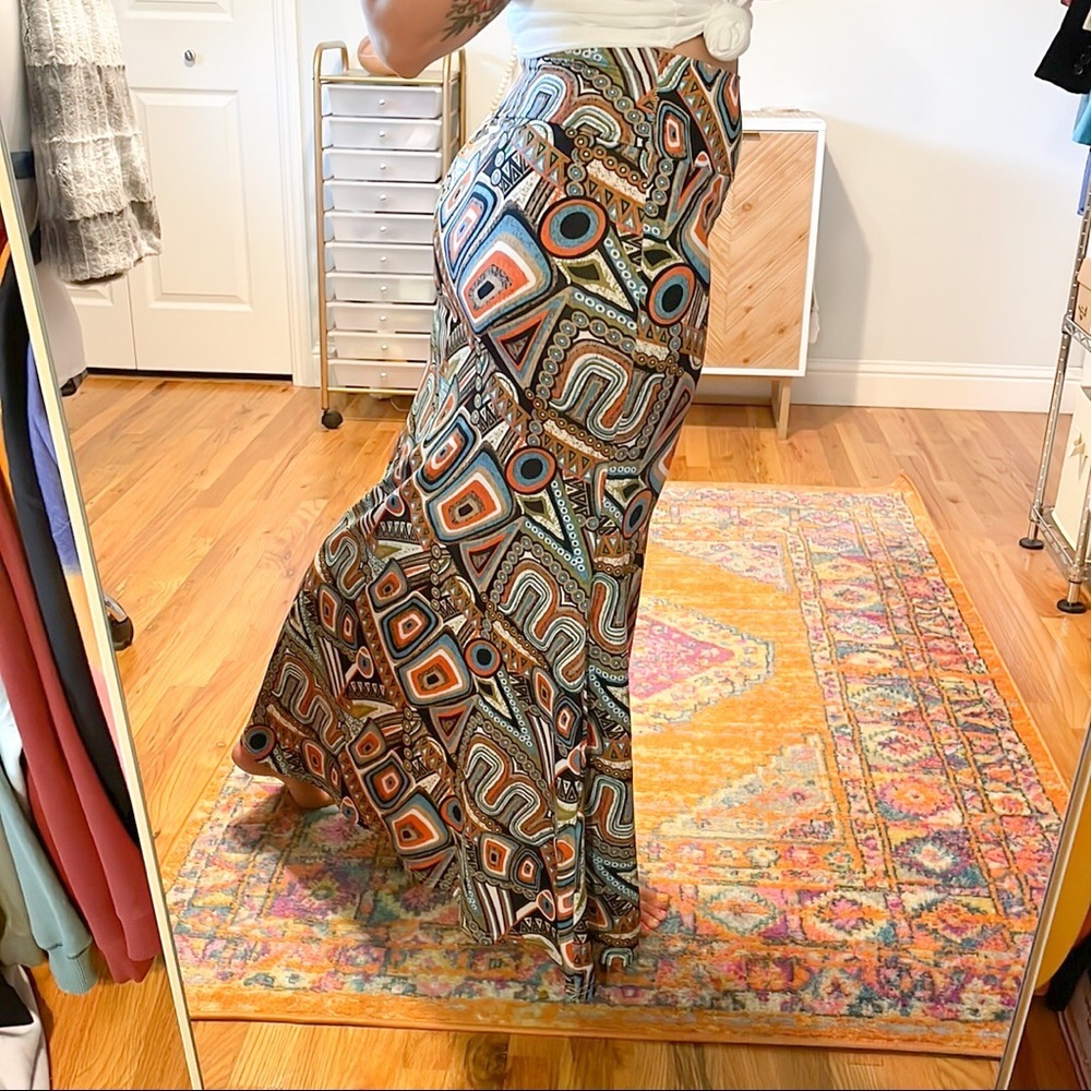 Abstract Patterned Fitted High Waisted Stretch Maxi Skirt - Picture 2 of 7